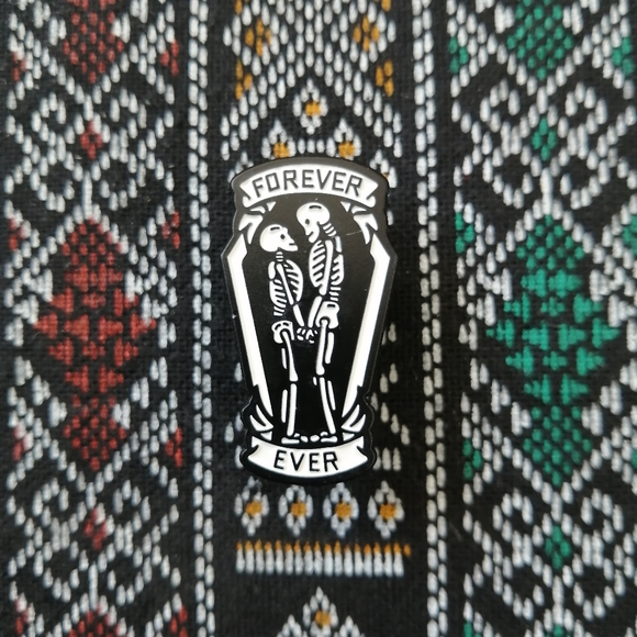 📍2/20$ Forever Ever Enamel Pin NWOT - Picture 1 of 6